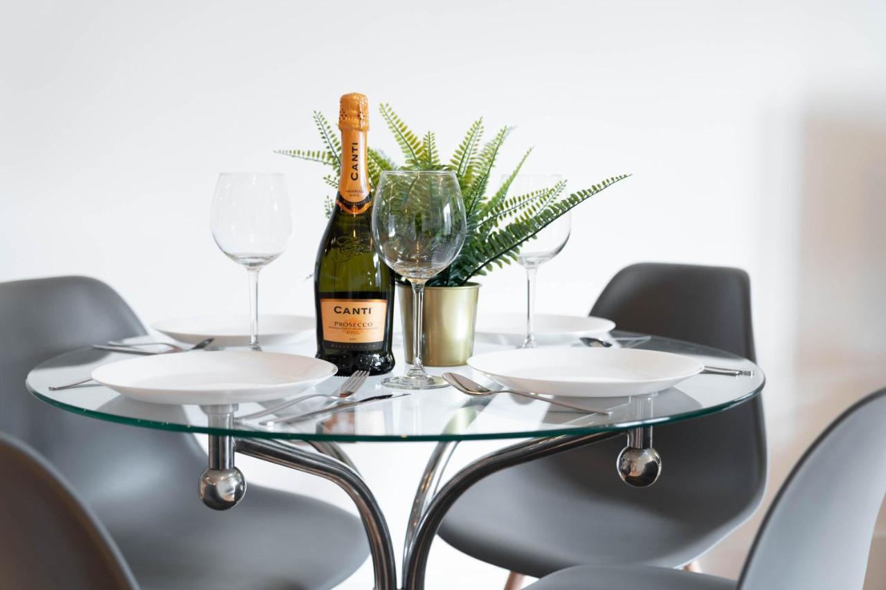 City Centre - Two Bedroom Apartment - Juliet Balcony - Secure Parking - Wifi - Smart Tv Birmingham Eksteriør billede