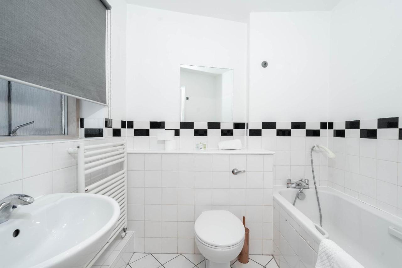 City Centre - Two Bedroom Apartment - Juliet Balcony - Secure Parking - Wifi - Smart Tv Birmingham Eksteriør billede